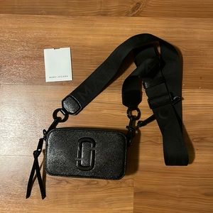 Marc Jacobs black snapshot with matte black hardware